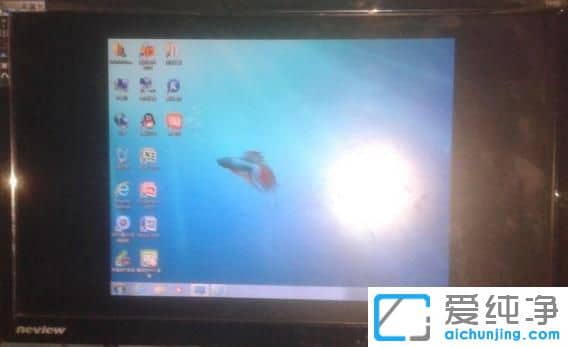 Win7电脑重装系统后屏变小了